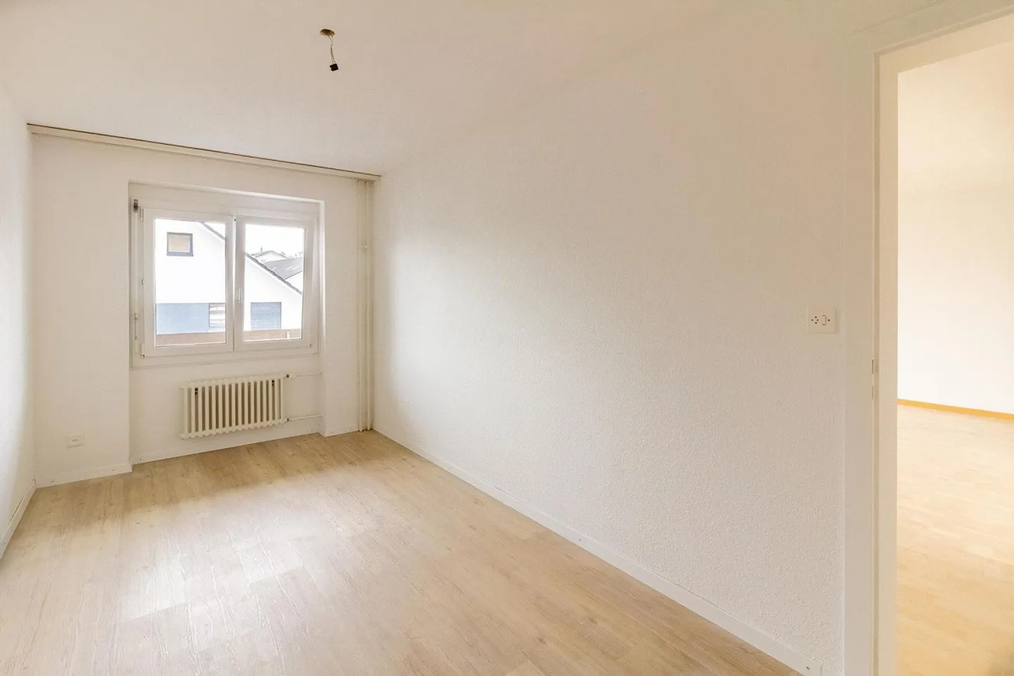Spacious 4½ room apartment in a central and quiet location - Photo 4 of 7