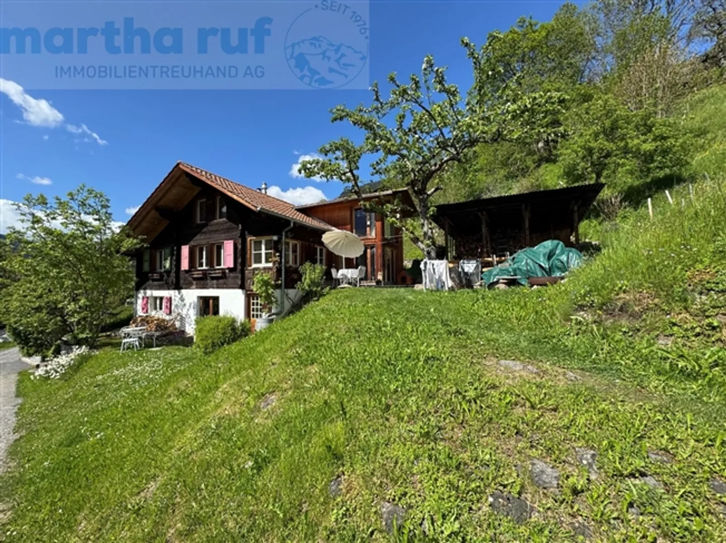 Chalet de vacances avec appartement de 4,5 pièces, studio et vue sur les montagnes - Photo 3 sur 19