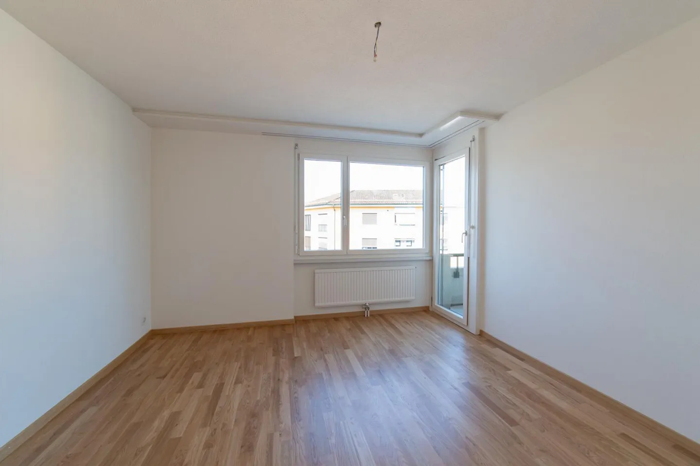 Modern, light-flooded apartment with mountain view - Photo 5 of 9