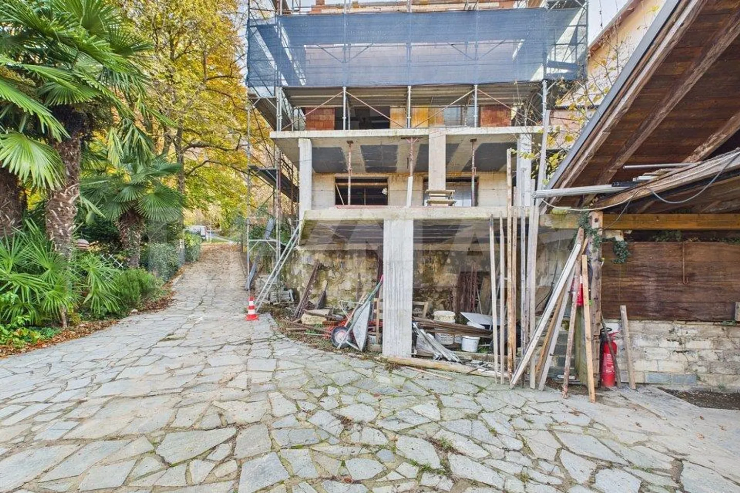 Charming Family Home in Carabbia - Photo 1 of 13