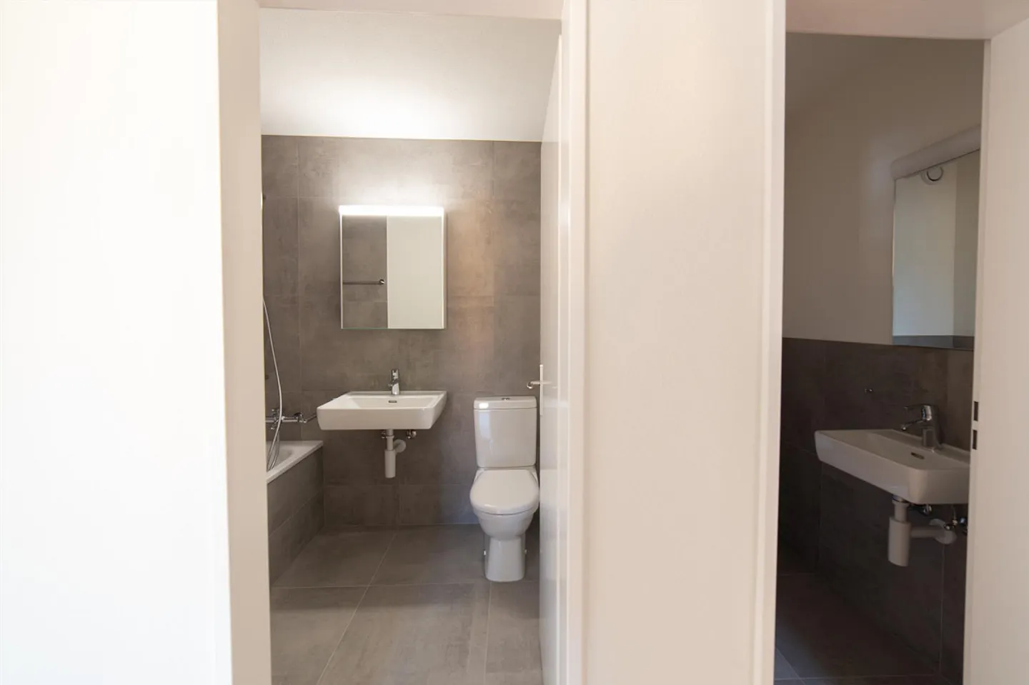 Modern, light-flooded apartment with mountain view - Photo 9 of 9
