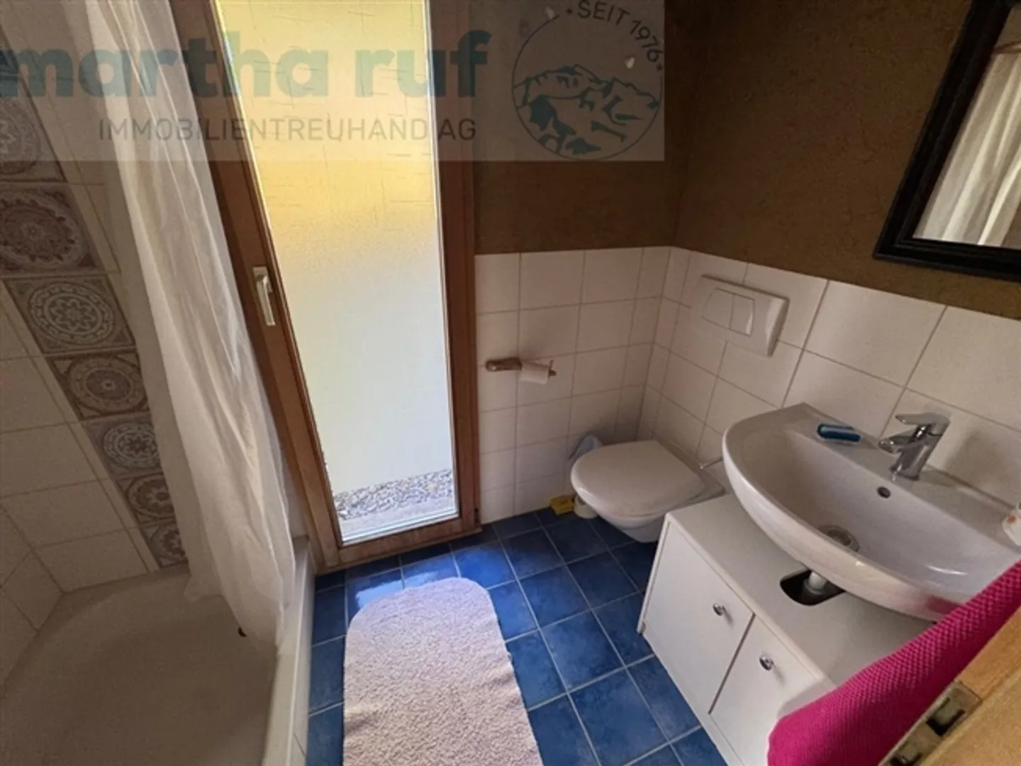 Chalet de vacances avec appartement de 4,5 pièces, studio et vue sur les montagnes - Photo 15 sur 19