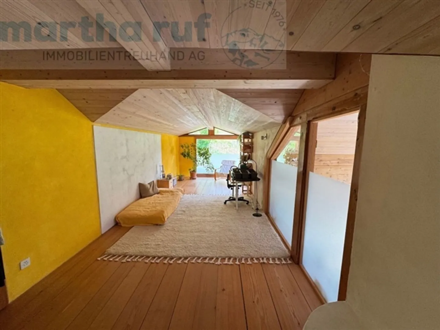 Chalet de vacances avec appartement de 4,5 pièces, studio et vue sur les montagnes - Photo 16 sur 19