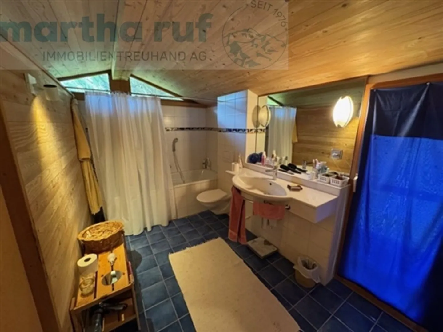 Chalet de vacances avec appartement de 4,5 pièces, studio et vue sur les montagnes - Photo 17 sur 19