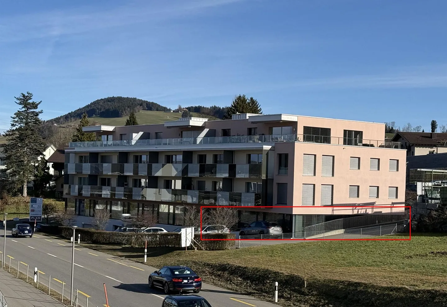 Espace commercial représentatif avec une grande visibilité et des places de parking - Photo 6 sur 6