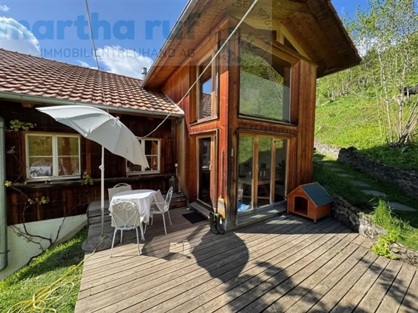 Chalet de vacances avec appartement de 4,5 pièces, studio et vue sur les montagnes - Photo 10 sur 19