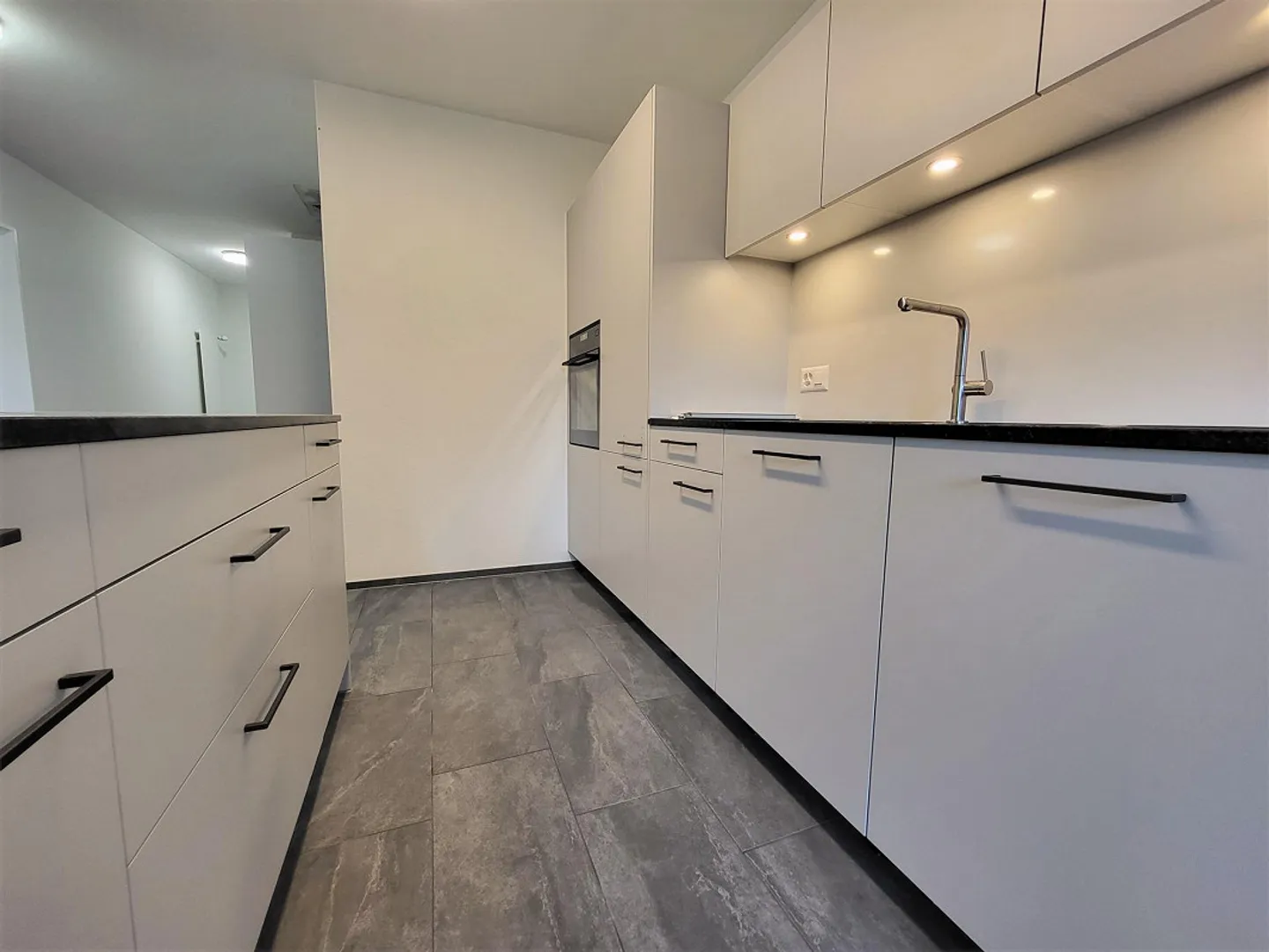 Stilvolle moderne Singelwohnung - Foto 1 von 8