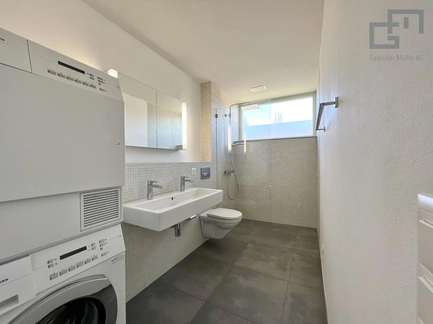 Quiet with exclusive living comfort! - Photo 8 of 10
