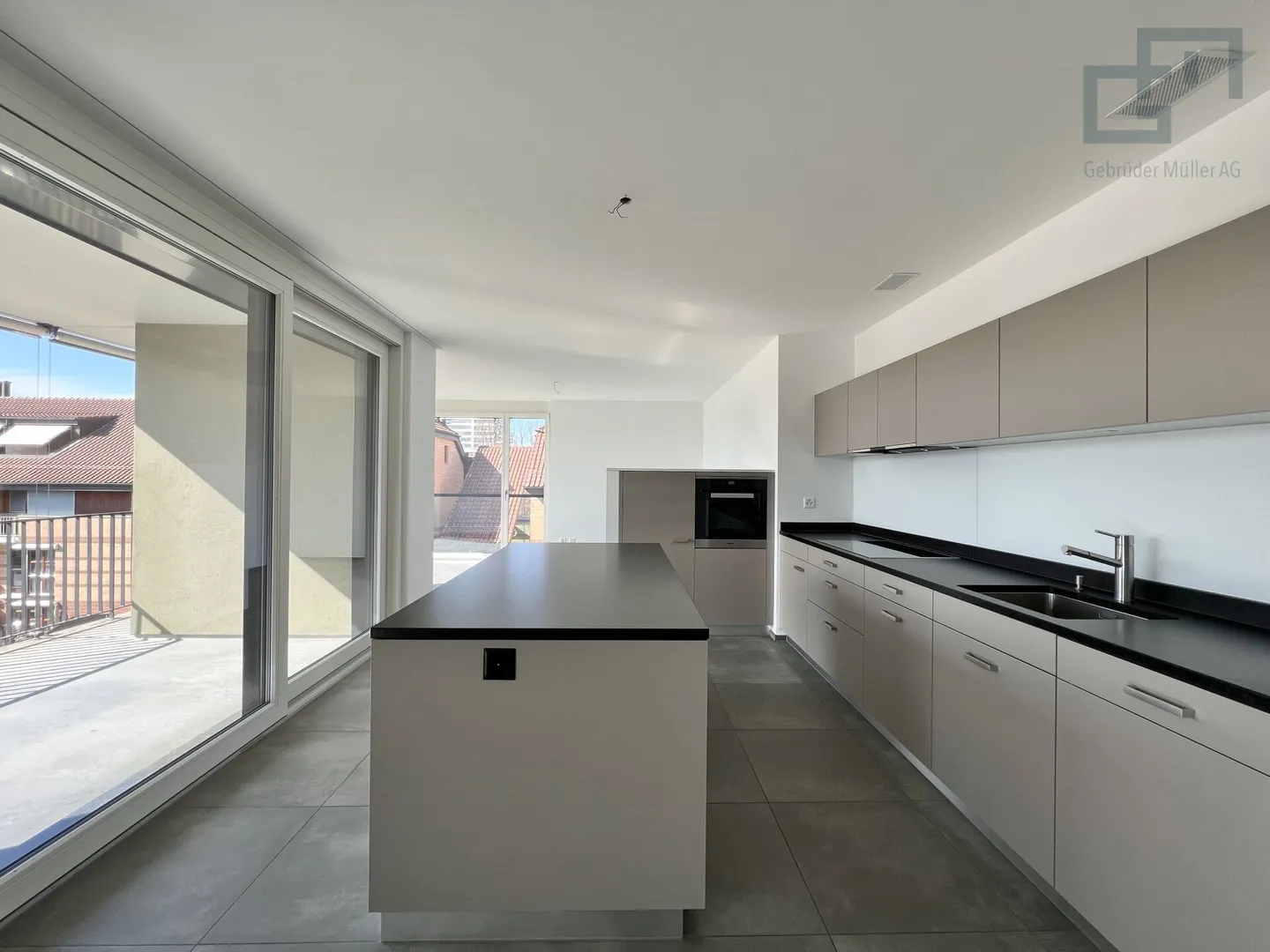 Quiet with exclusive living comfort! - Photo 2 of 10