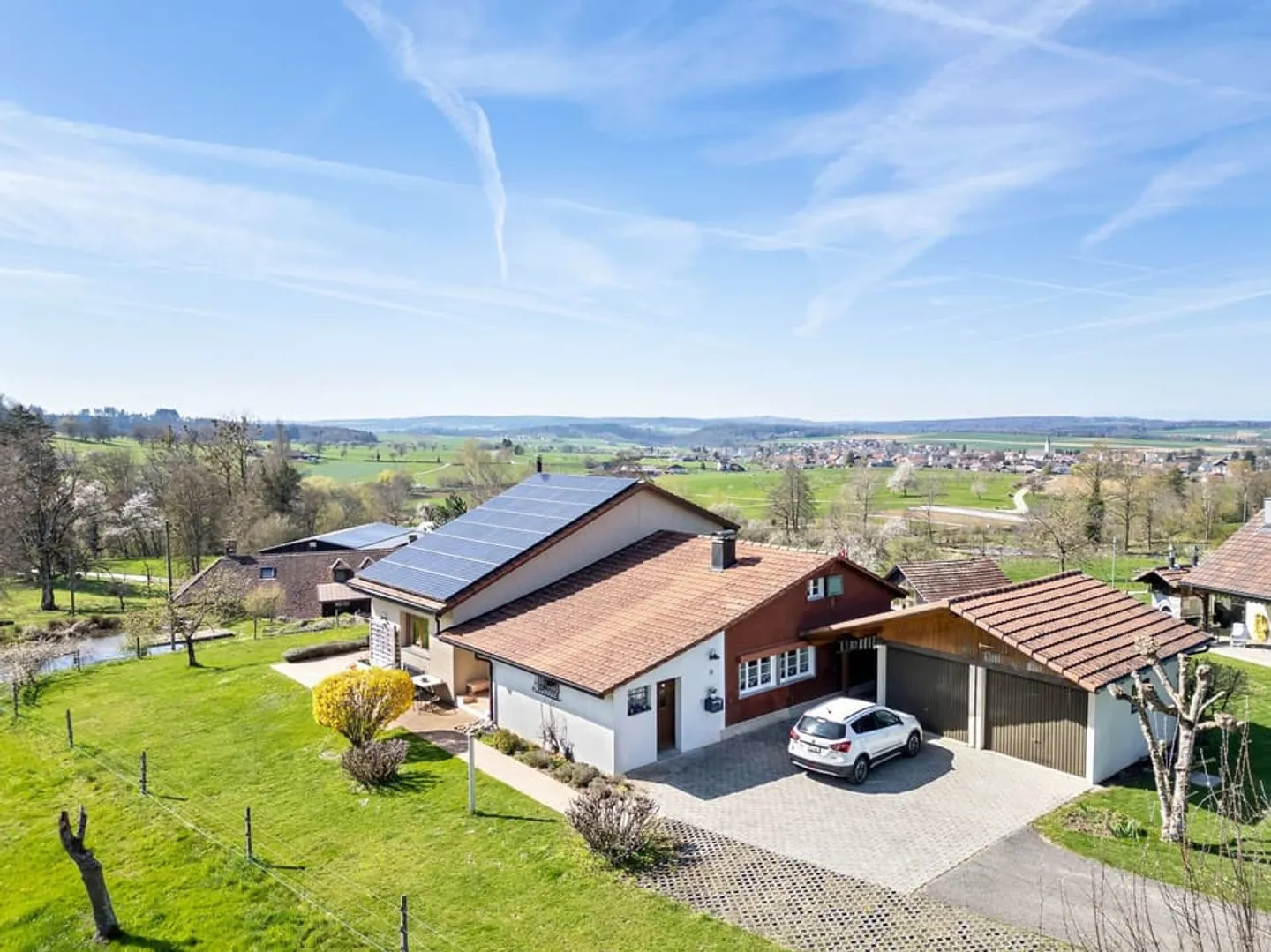 Bright family home with 6.5 rooms in Courtemautruy - Photo 1 of 13