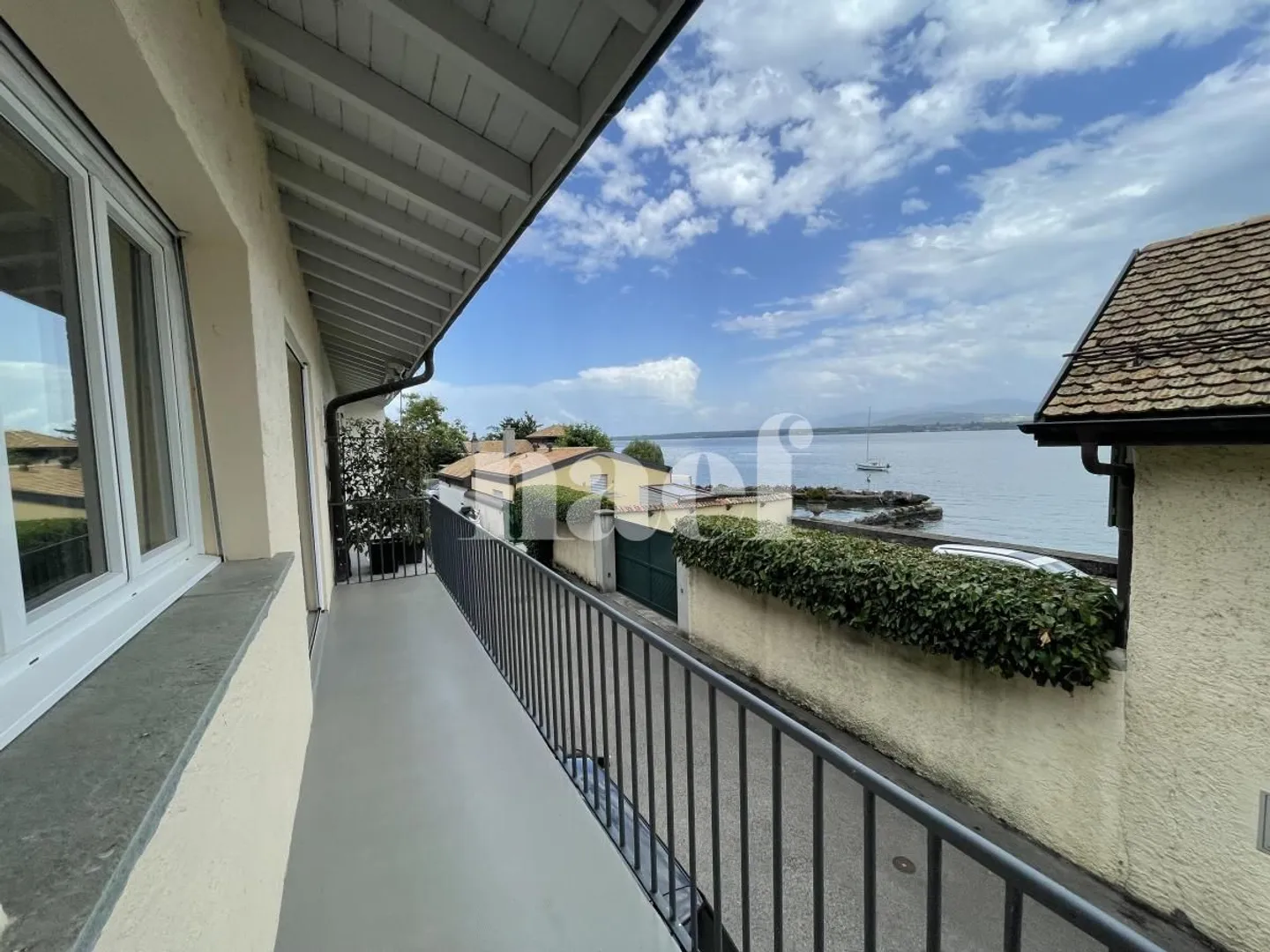 Beautiful small terraced house with 3.5 rooms and lake view and large terrace - Photo 1 of 6