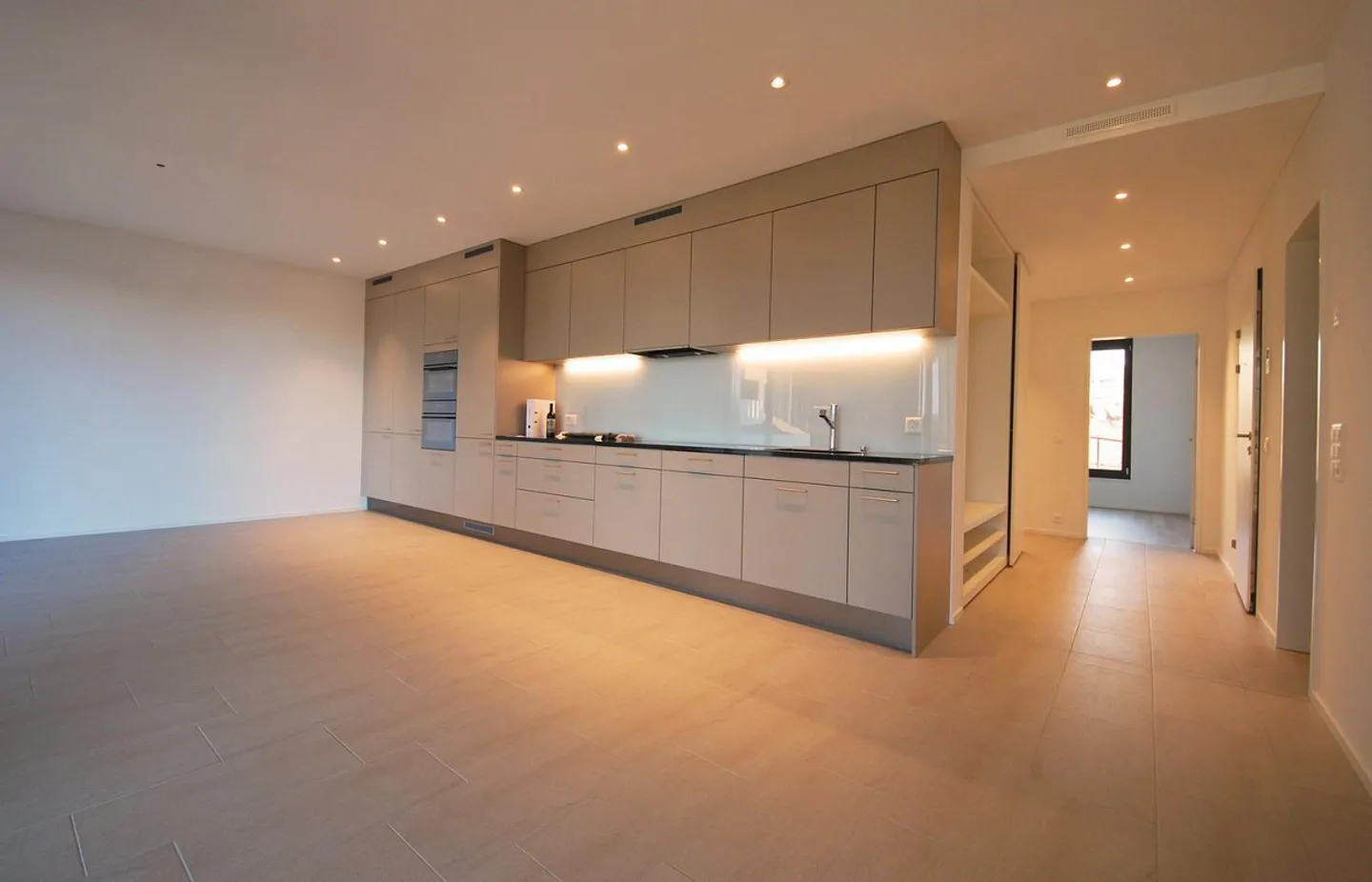 Modern 3.5-room apartment for rent in Dietlikon - Photo 3 of 10