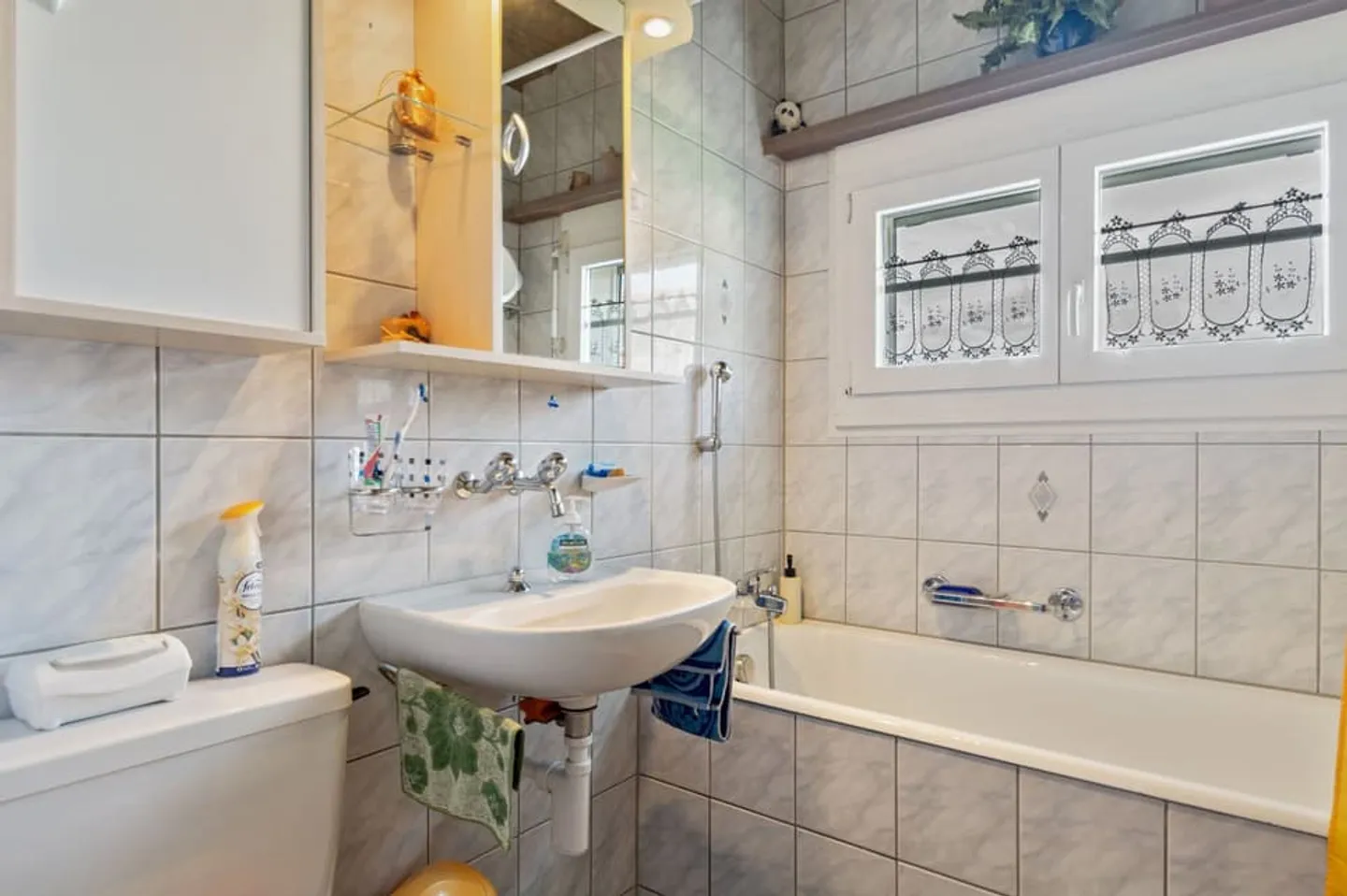 Bright family home with 6.5 rooms in Courtemautruy - Photo 7 of 13