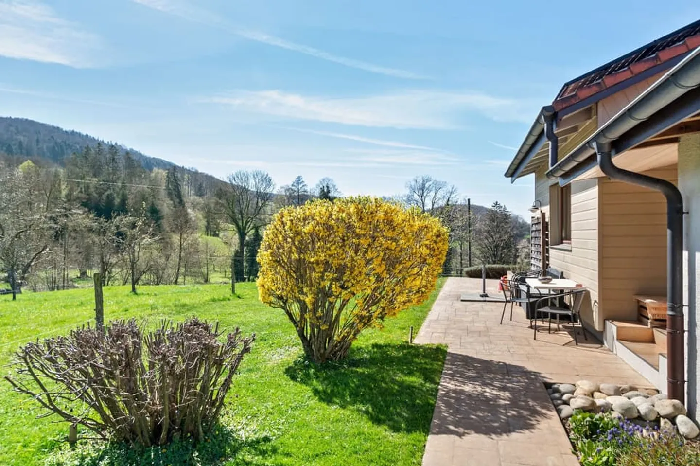 Bright family home with 6.5 rooms in Courtemautruy - Photo 12 of 13