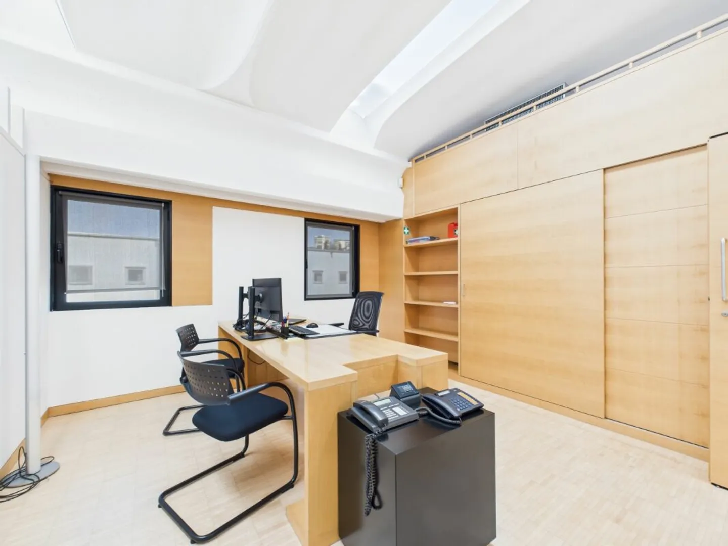 Commercial building with income, ideal for investment or personal use - Photo 7 of 16