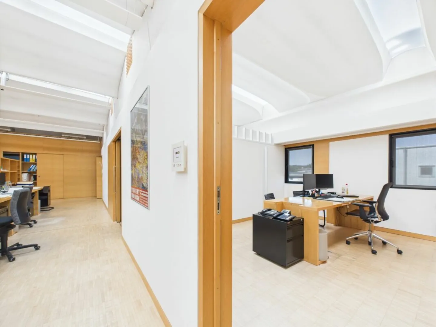 Commercial building with income, ideal for investment or personal use - Photo 8 of 16