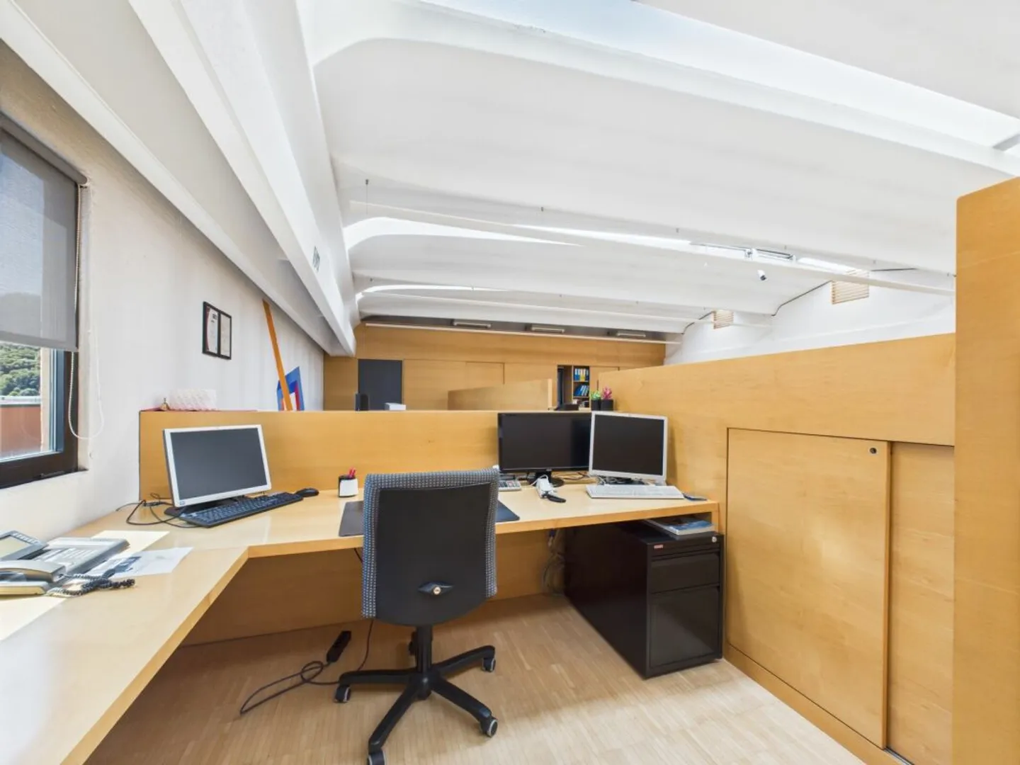 Commercial building with income, ideal for investment or personal use - Photo 10 of 16