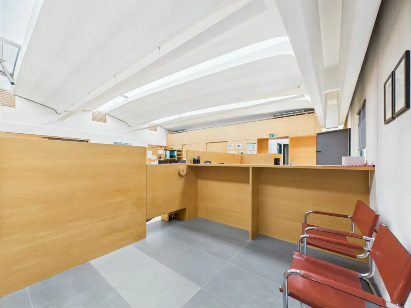 Commercial building with income, ideal for investment or personal use - Photo 12 of 16