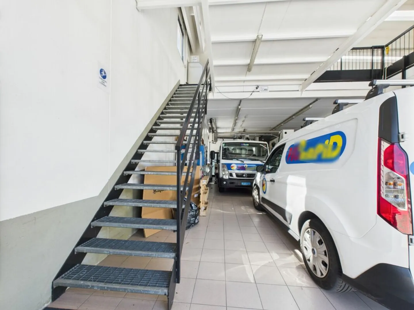 Commercial building with income, ideal for investment or personal use - Photo 15 of 16