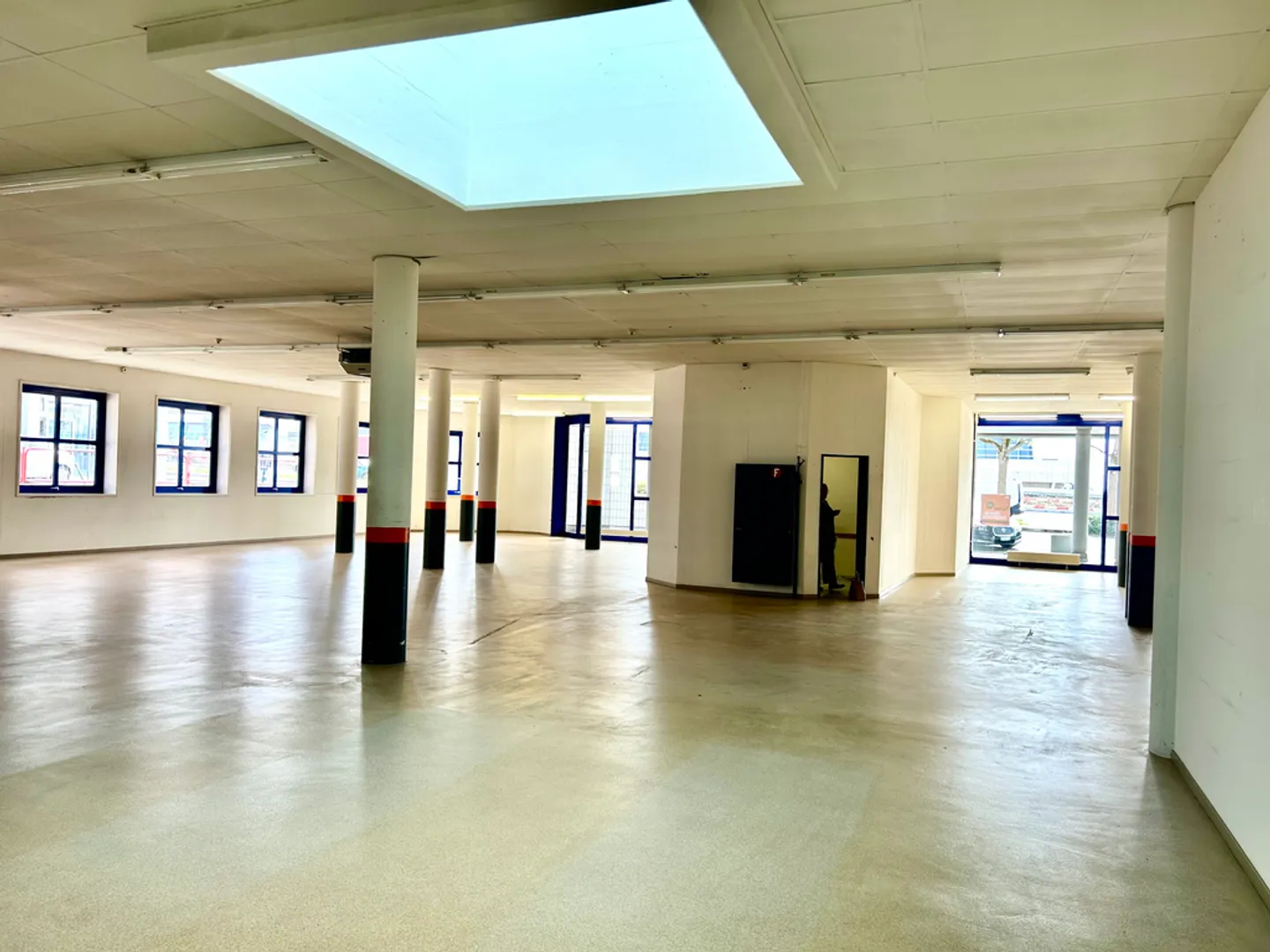 Commerce - Photo 3 of 4
