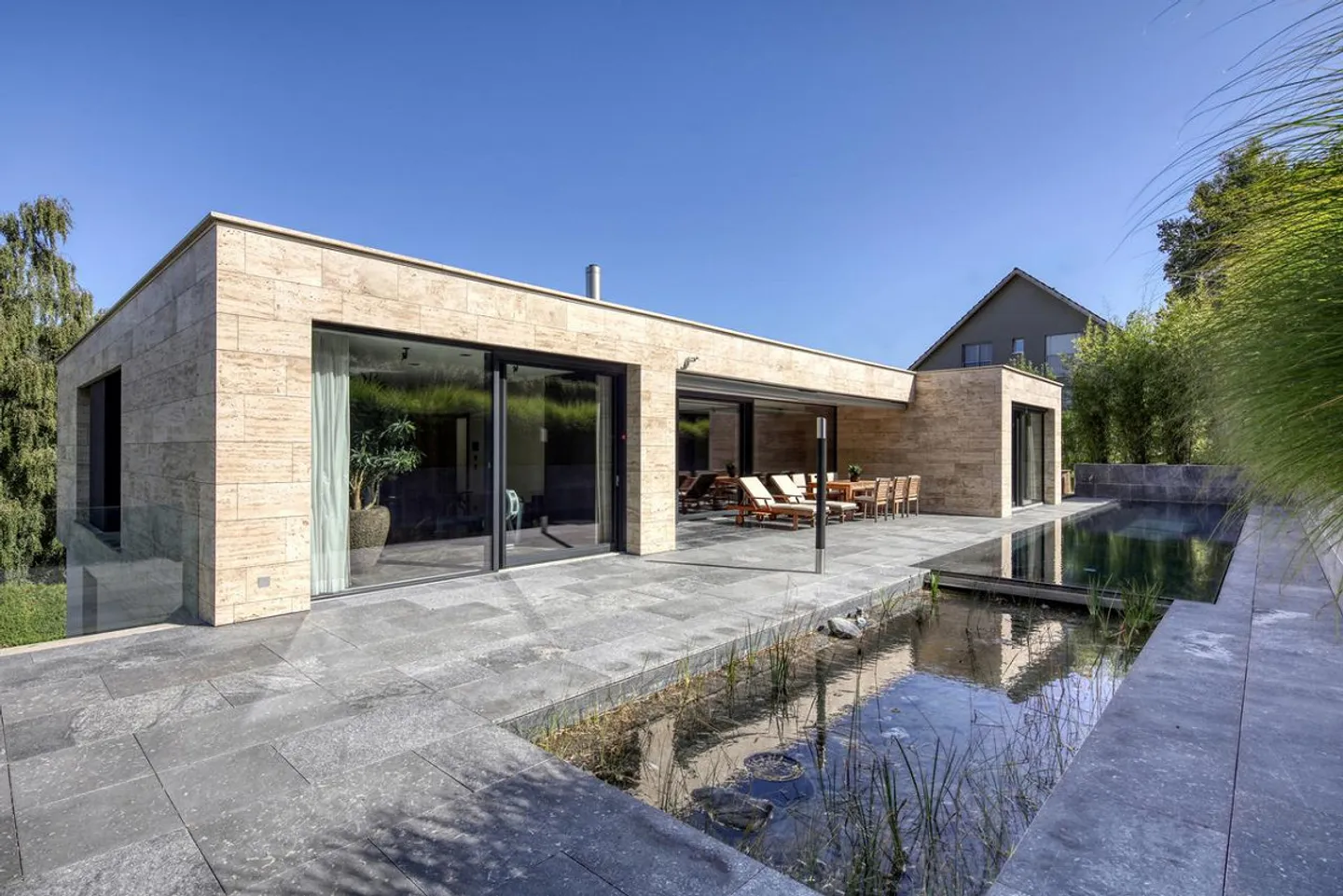 Exklusive Villa für anspruchsvolles Wohnen und Arbeiten - Foto 3 von 4