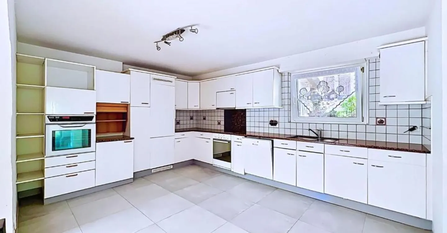 En exclusivité - Appartement de 7 pièces avec jardin - Photo 6 of 11
