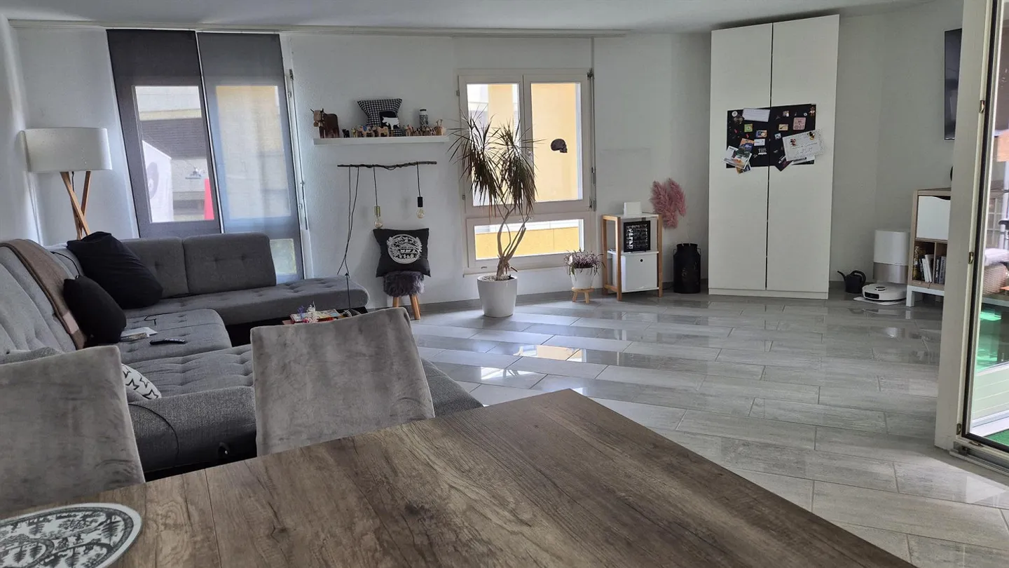 Helle 3.5-Zimmer-Wohnung in Wädenswil - Foto 1 von 8