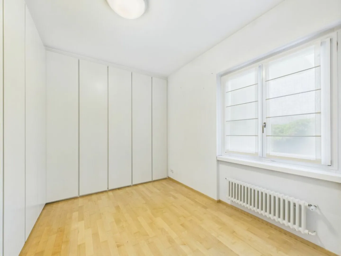 Appartement lumineux situé dans la nature dans un emplacement privilégié avec un grand jardin - Photo 5 sur 13