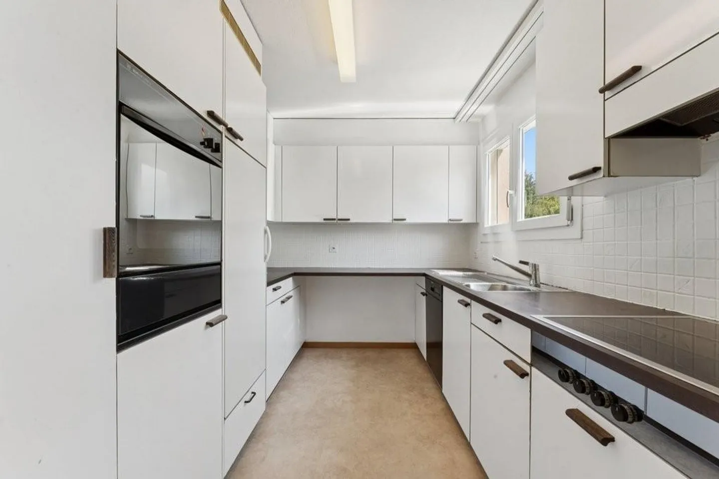 Grosszügige 4.5 Zi.-Wohnung befristet zu vermieten bis 31.10.2026 - Foto 2 von 9