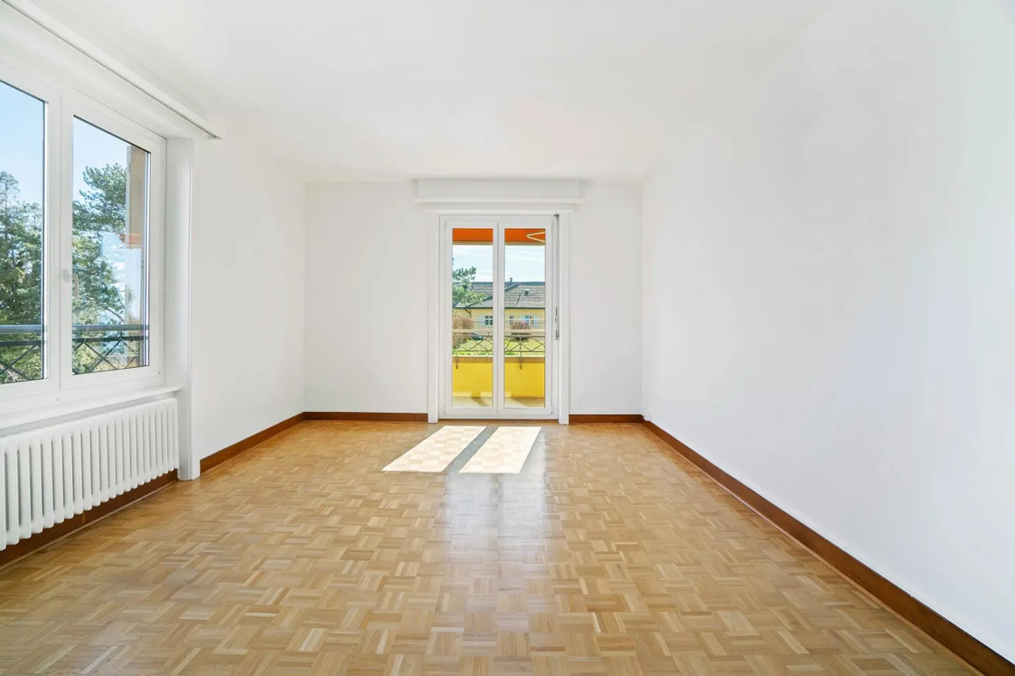 Appartement Charmant avec Terrasse - Photo 2 sur 10