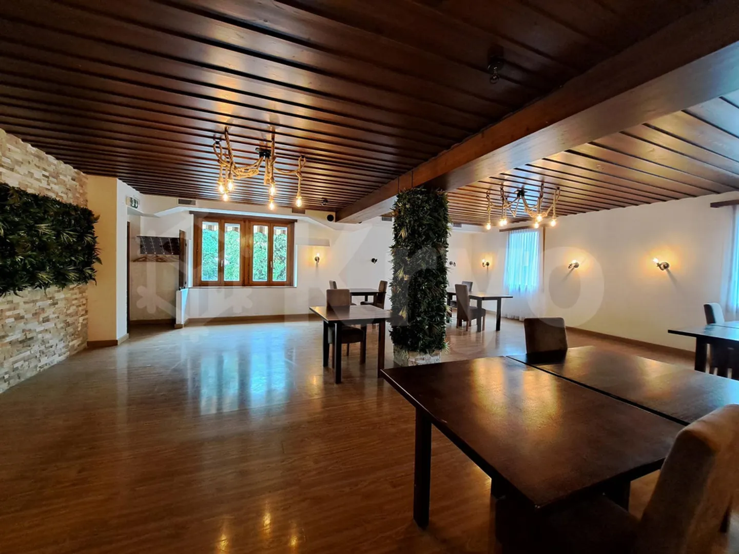 Commercial space for rent (restaurant) - 1 month of free net rent offered - Photo 4 of 12