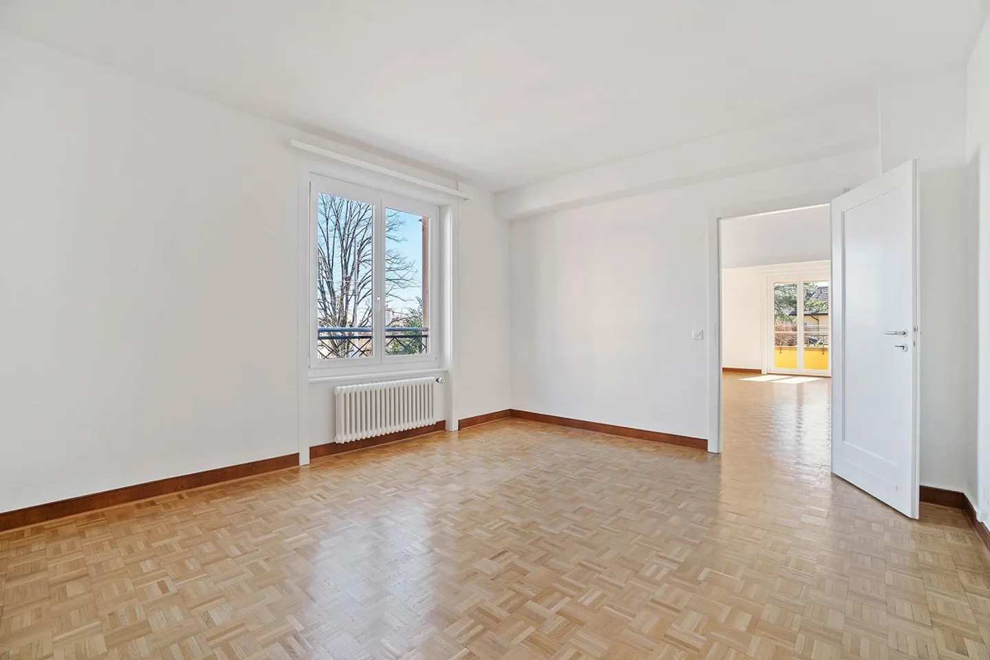 Appartement Charmant avec Terrasse - Photo 3 sur 10