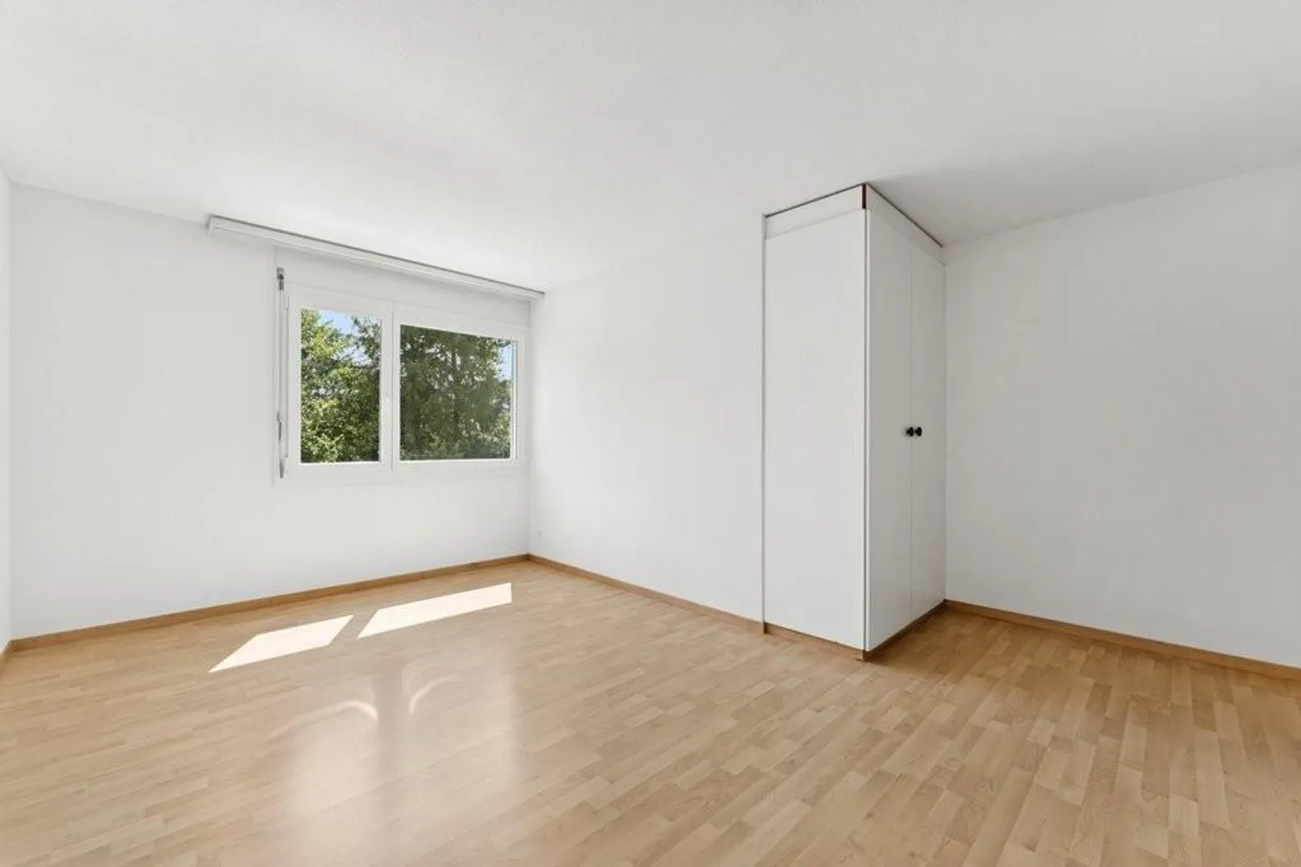 Grosszügige 4.5 Zi.-Wohnung befristet zu vermieten bis 31.10.2026 - Foto 3 von 9