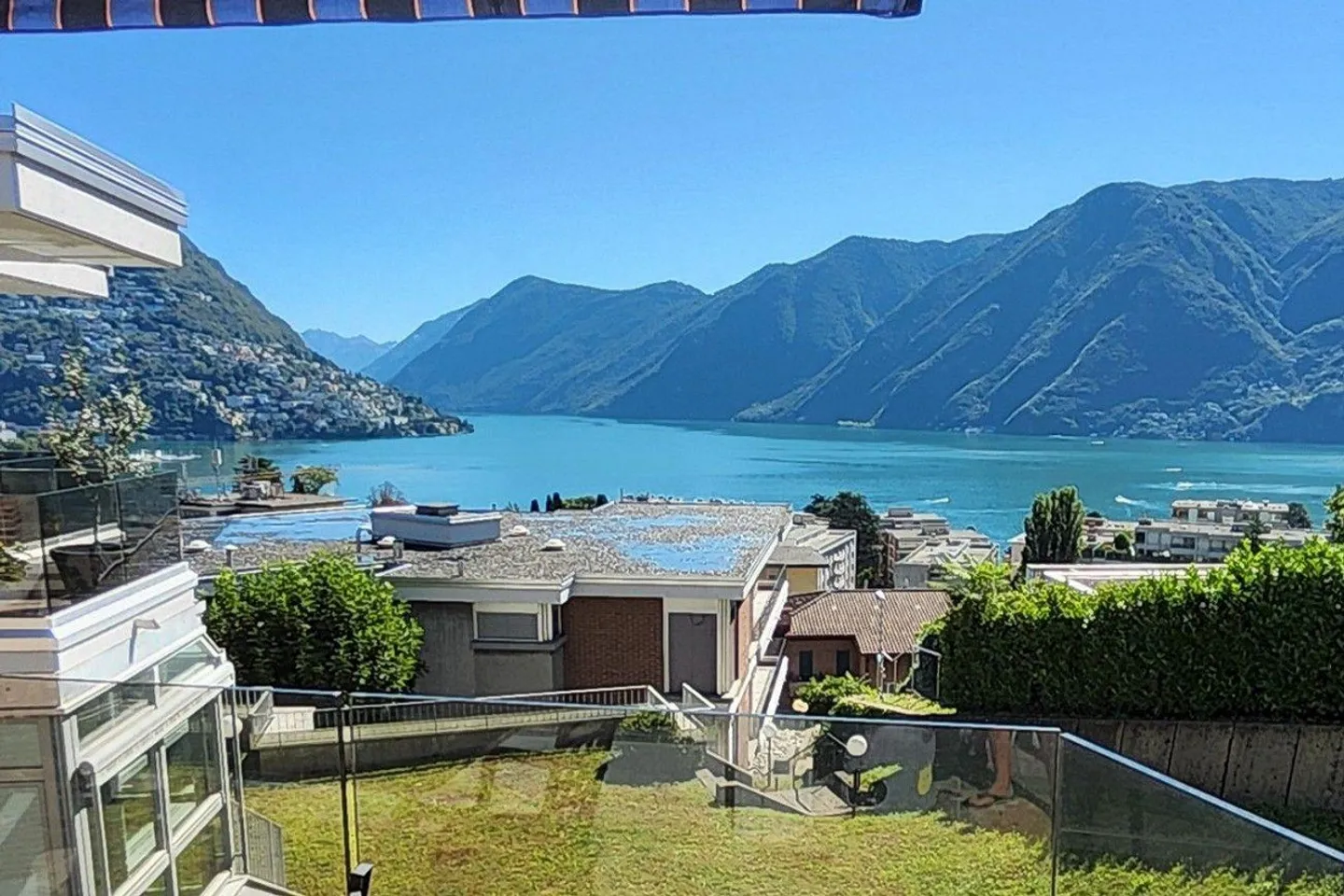 Luminoso attico con ampia vista sul lago - Foto 7 di 8