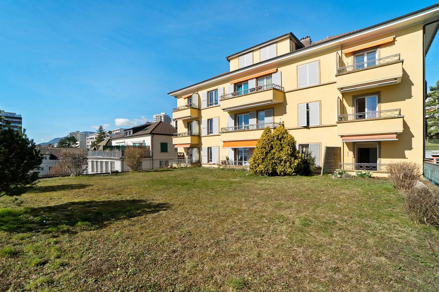 Appartement Charmant avec Terrasse - Photo 9 sur 10