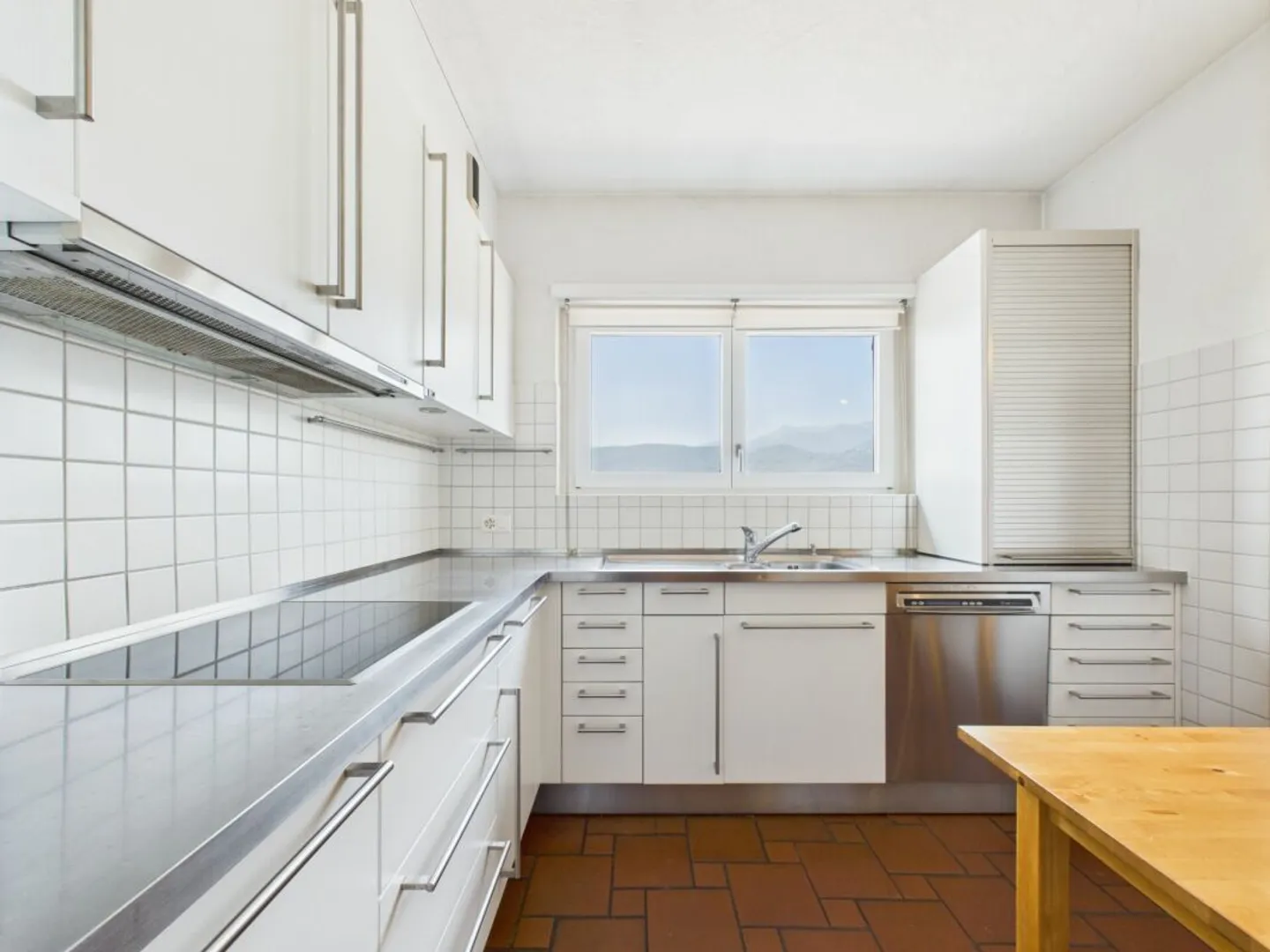 Appartement lumineux situé dans la nature dans un emplacement privilégié avec un grand jardin - Photo 7 sur 13