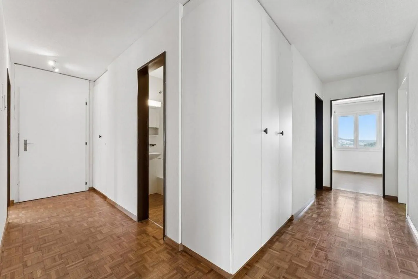 Grosszügige 4.5 Zi.-Wohnung befristet zu vermieten bis 31.10.2026 - Foto 6 von 9