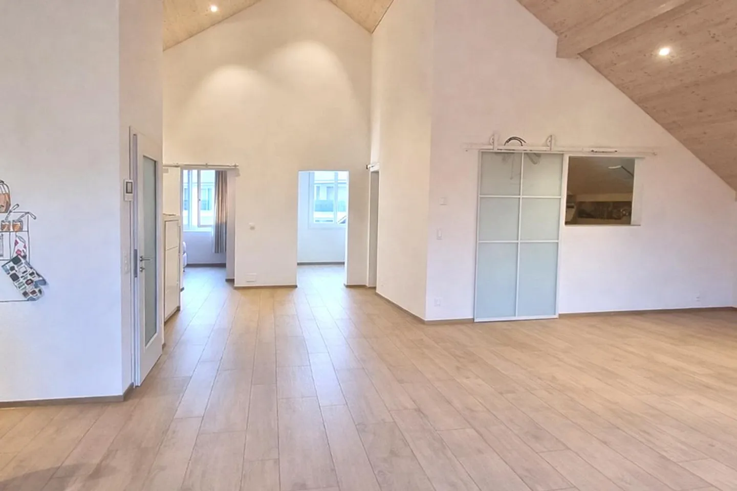 Sunny Attic Apartment in the Village Center of Zwingen - 124 m2 - Photo 2 of 11