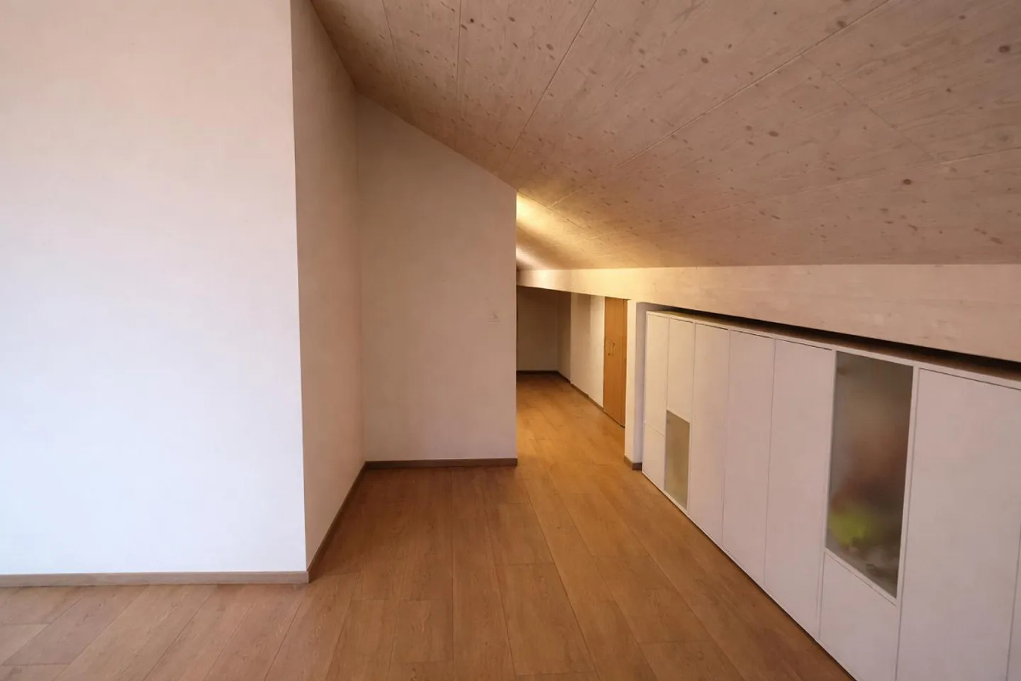 Sunny Attic Apartment in the Village Center of Zwingen - 124 m2 - Photo 7 of 11