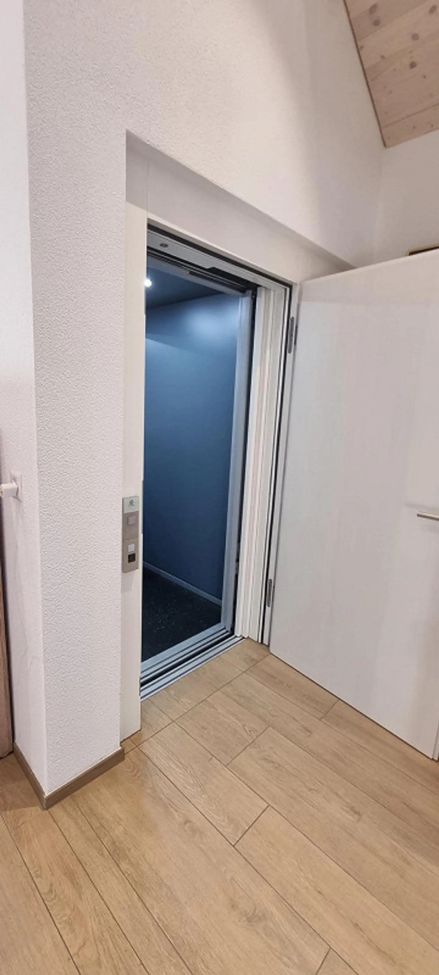 Sunny Attic Apartment in the Village Center of Zwingen - 124 m2 - Photo 11 of 11
