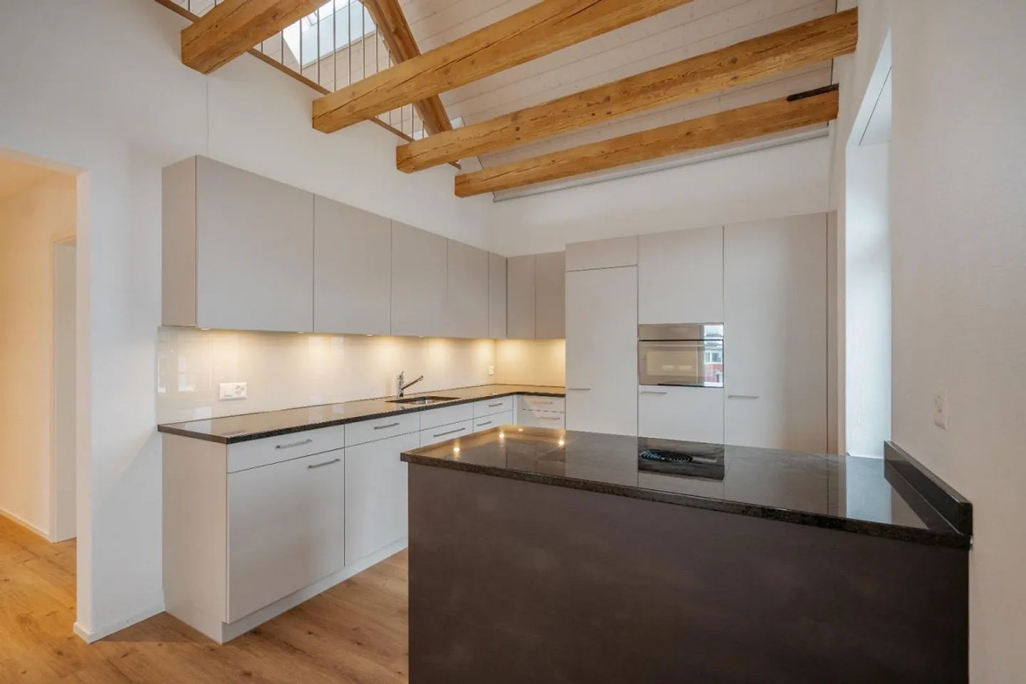 5 Zimmer Wohnung / Nachmieter gesucht Wunderschöne und helle 5 Zimmer - Foto 9 von 12