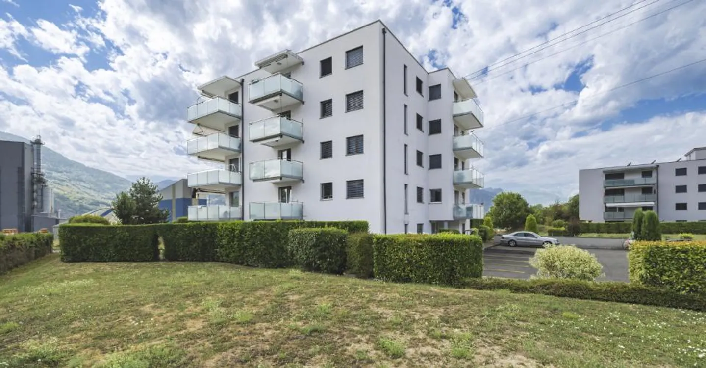 For sale: 4.5 rooms on the top floor with 3 bedrooms, two balconies and unobstructed view - Photo 2 of 17