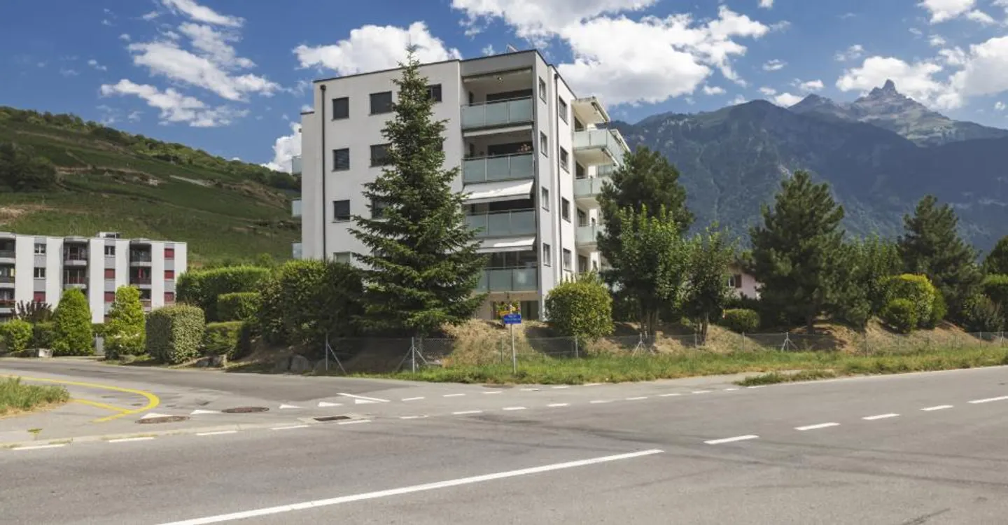 For sale: 4.5 rooms on the top floor with 3 bedrooms, two balconies and unobstructed view - Photo 4 of 17
