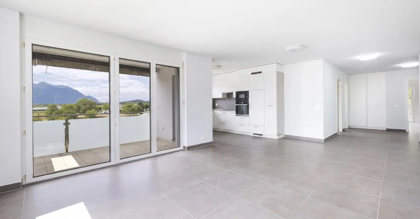For sale: 4.5 rooms on the top floor with 3 bedrooms, two balconies and unobstructed view - Photo 5 of 17