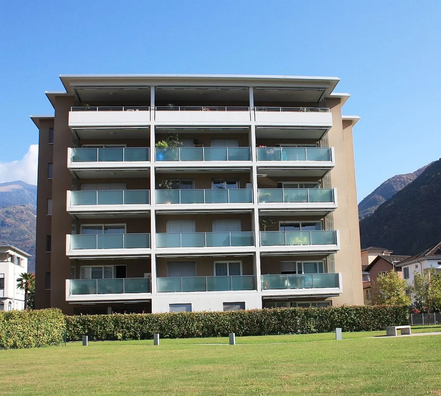Appartamento moderno di 4,5 stanze con vista sui castelli di Bellinzona - Foto 2 di 9