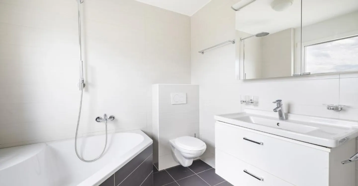 For sale: 4.5 rooms on the top floor with 3 bedrooms, two balconies and unobstructed view - Photo 8 of 17