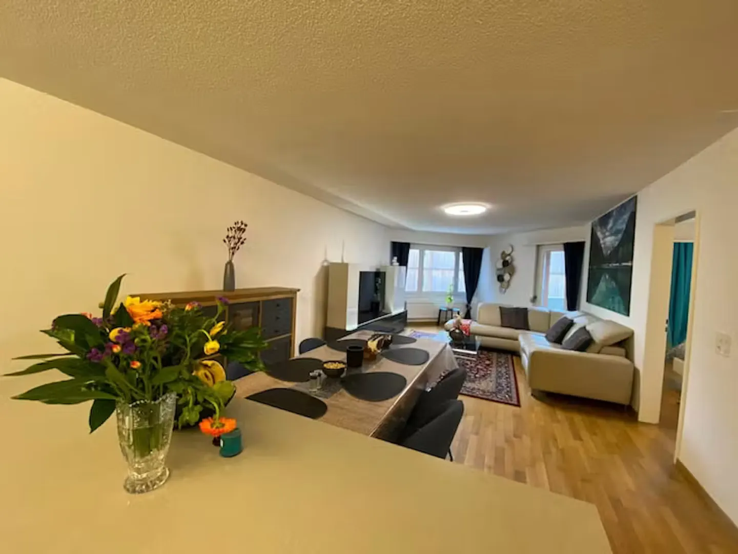 Charming Chalet in Zurich - Photo 5 of 10
