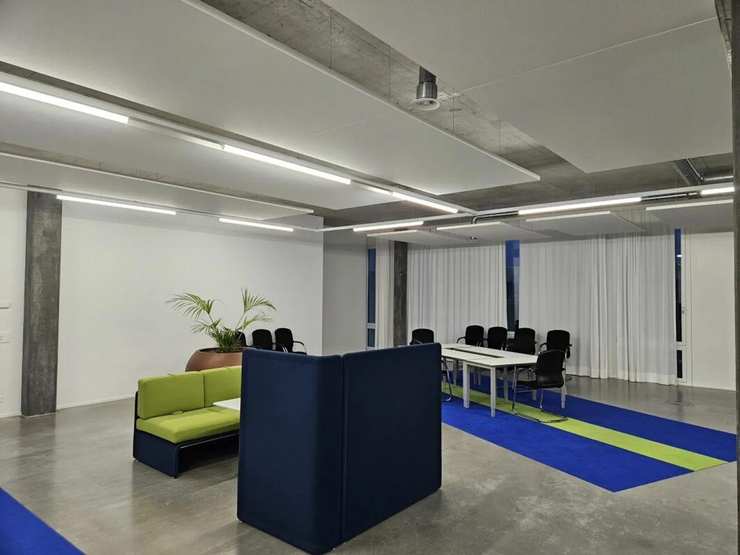Spazi per uffici attraenti in un edificio per uffici rappresentativo - Foto 2 di 5