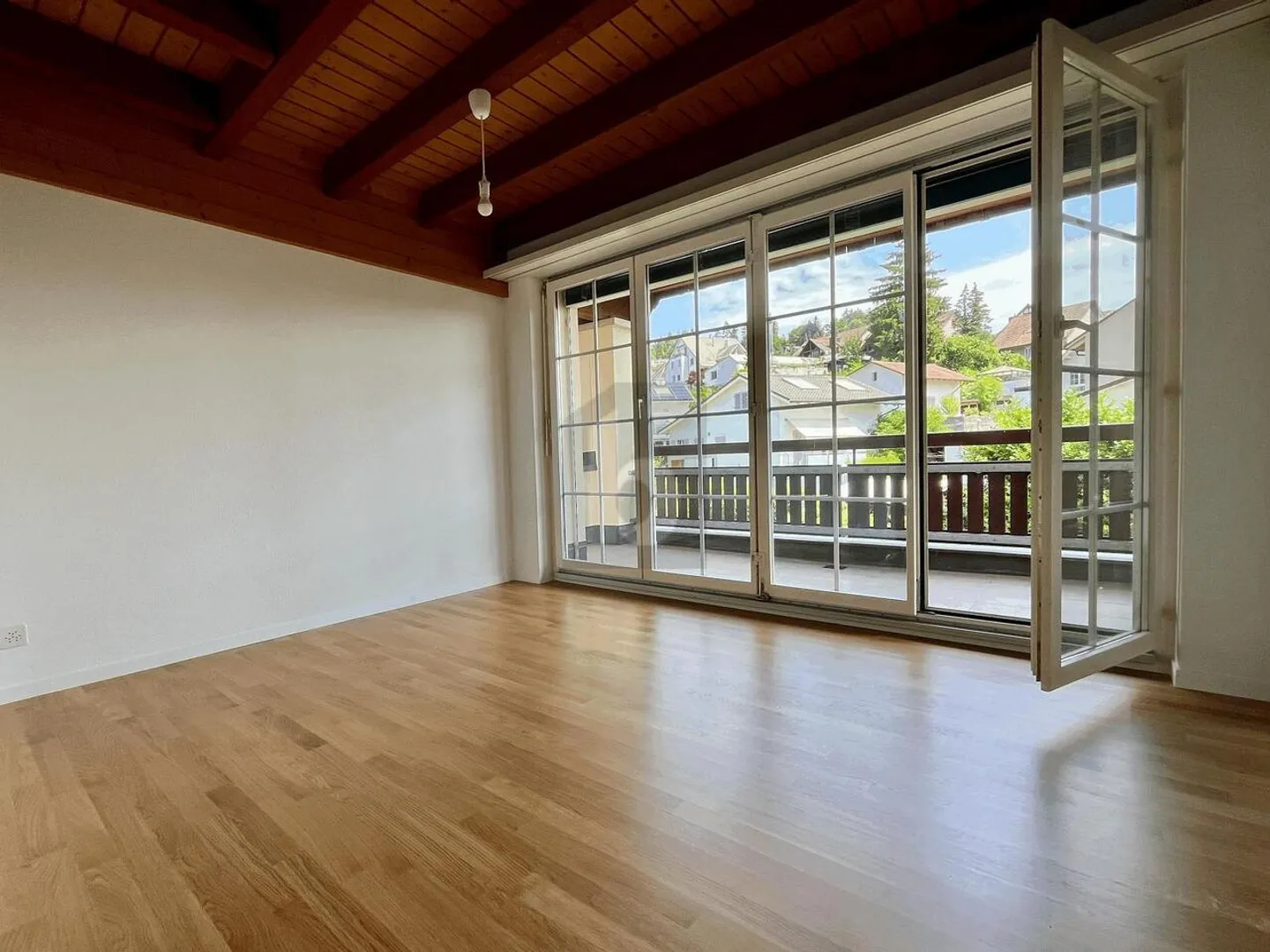 COUP DE COEUR! FRAÎCHEMENT RÉNOVÉ - IDÉAL POUR LES COUPLES - Photo 2 sur 6