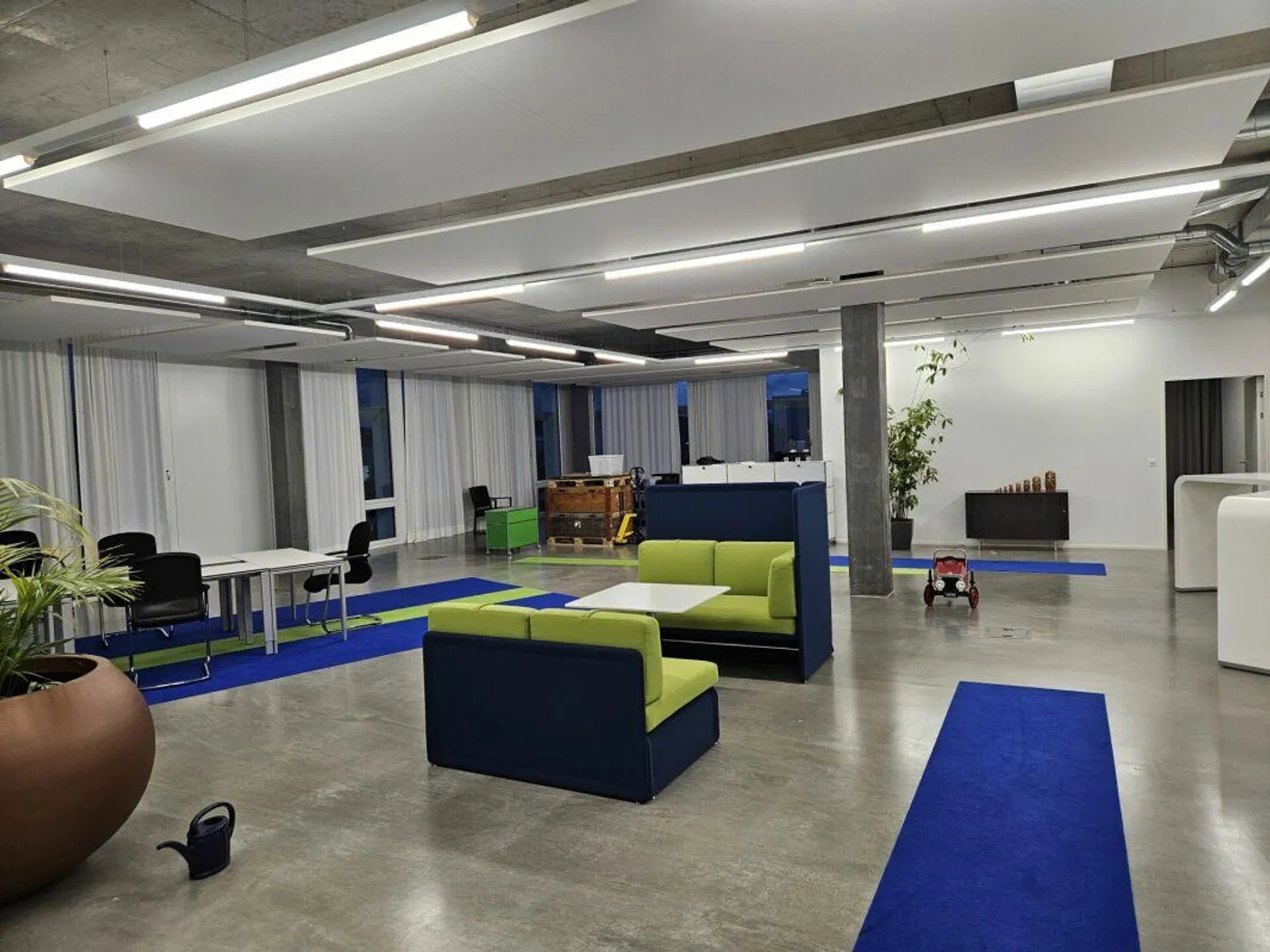 Spazi per uffici attraenti in un edificio per uffici rappresentativo - Foto 3 di 5